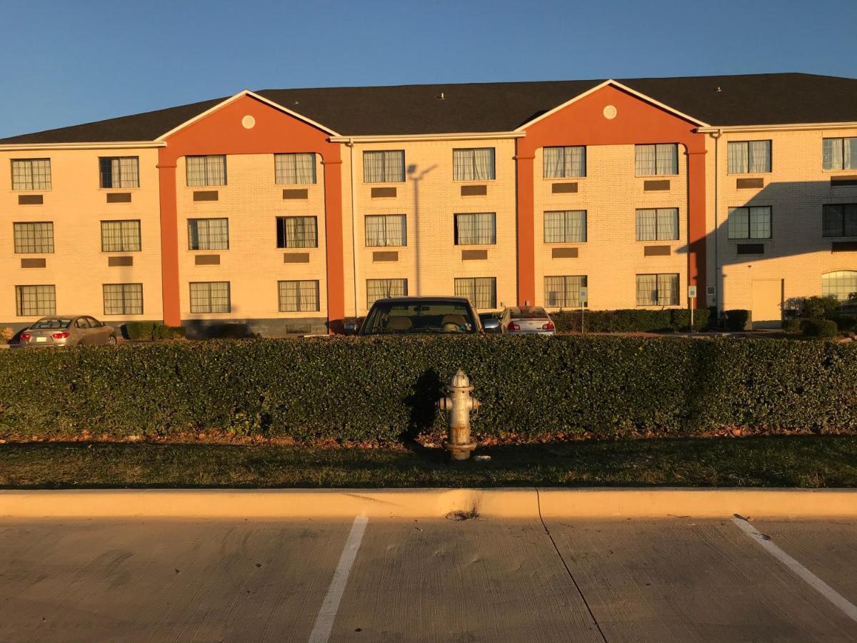 Quality Inn And Suites Fort Worth Exterior photo